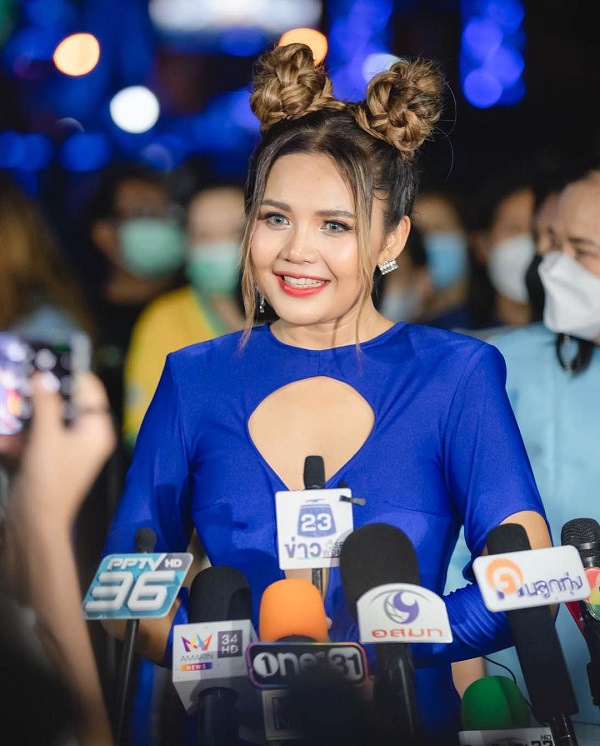 ตั๊กแตน คิวงานแน่นมากขึ้น หลัง เอ ศุภชัย ซื้อลิขสิทธิ์เพลงให้  (มีคลิป)