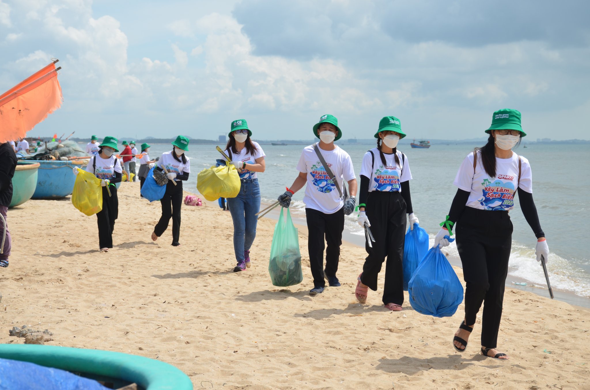 ซี.พี.เวียดนาม รวมพลังเก็บขยะ คืนความสะอาดให้ชายหาดจังหวัดบาเรีย-วุ่งเต่า