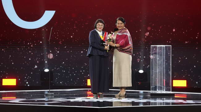 คนบันเทิงตบเท้าร่วมงาน คมชัดลึกอวอร์ด จัดยิ่งใหญ่ครบรอบ 20 ปี คนบันเทิงตบเท้าร่วมงาน คมชัดลึกอวอร์ด จัดยิ่งใหญ่ครบรอบ 20 ปี