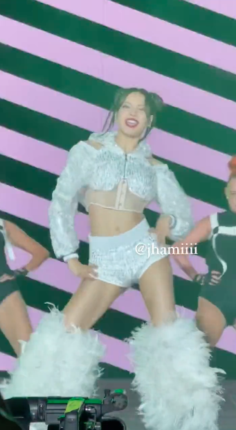 แบรนด์ไทยสร้างเรื่อง!! ดีไซน์ชุดสเตจเดี่ยว 'ลิซ่า BLACKPINK' ที่ซานฟรานซิสโกสุดปั๊วะปัง แบรนด์ไทยสร้างเรื่อง!! ดีไซน์ชุดสเตจเดี่ยว 'ลิซ่า BLACKPINK' ที่ซานฟรานซิสโกสุดปั๊วะปัง