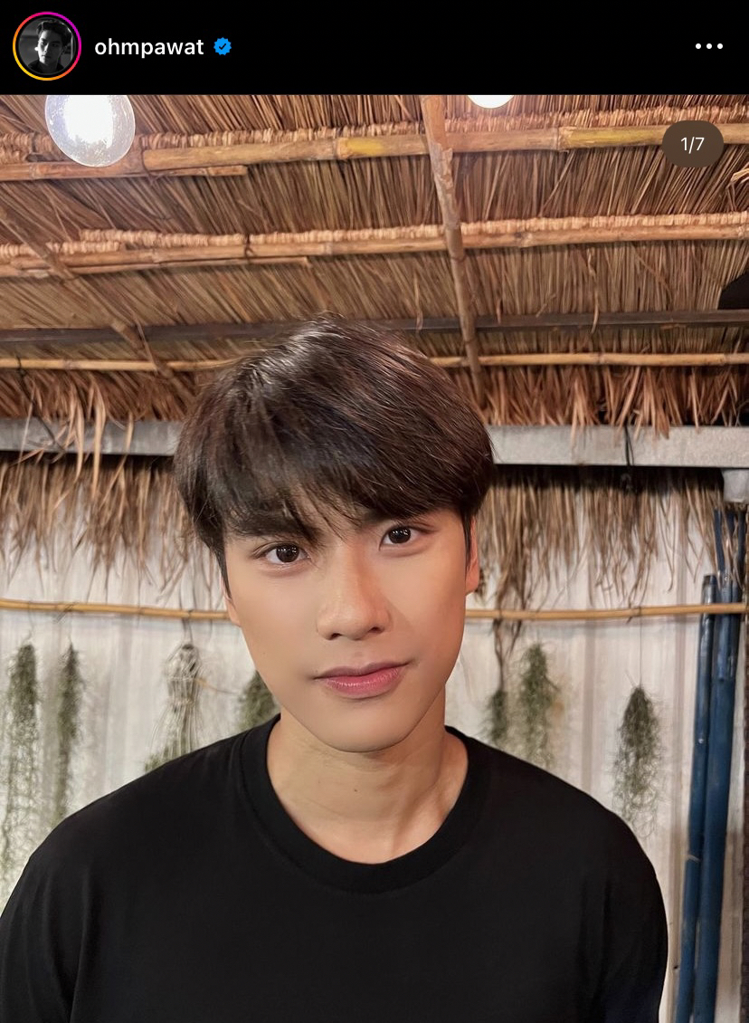 น้ำตารื้น โอม ภวัต ปริ่มใจถอยรถหรูป้ายแดงตอบแทนพระคุณพ่อ-แม่ หลังเรียนจบ