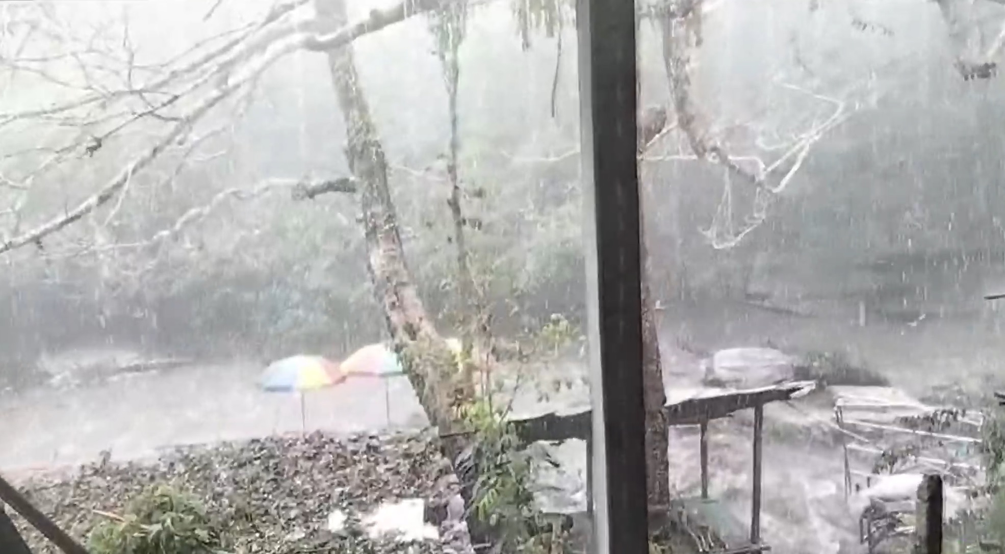 เปิดภาพ พายุลูกเห็บ ถล่มเชียงใหม่จนขาวโพลน! 