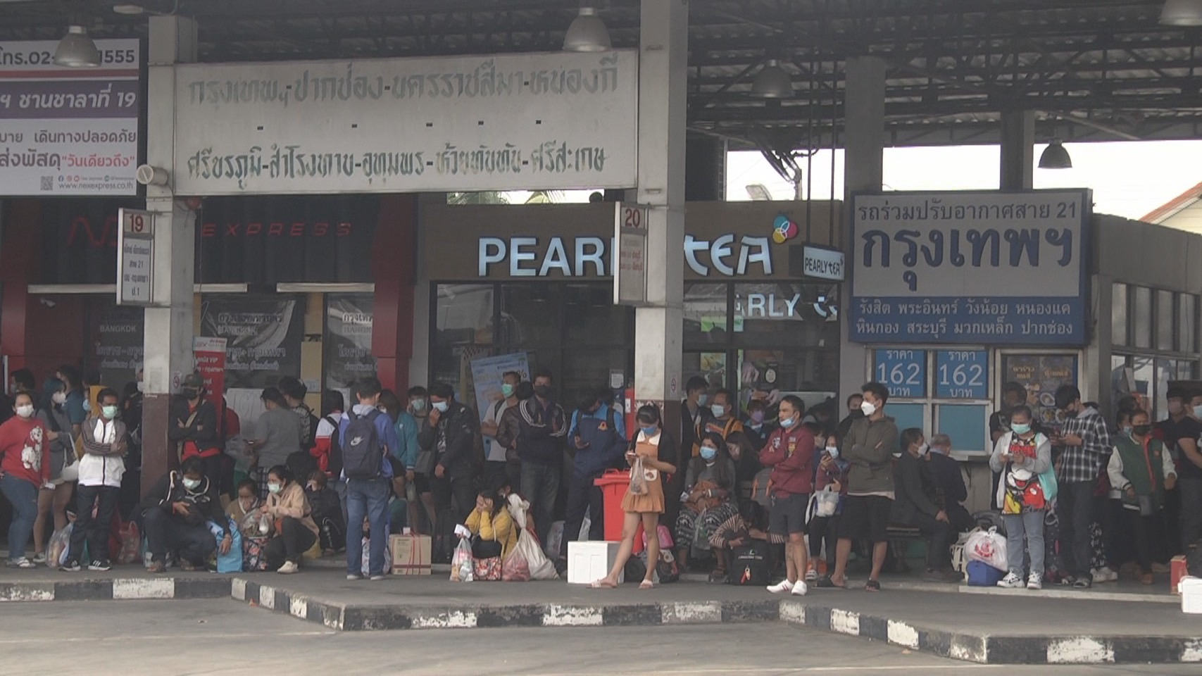 บขส.โคราช แน่น! ประชาชนเร่งเดินทางกลับหลังหยุดยาวปีใหม่