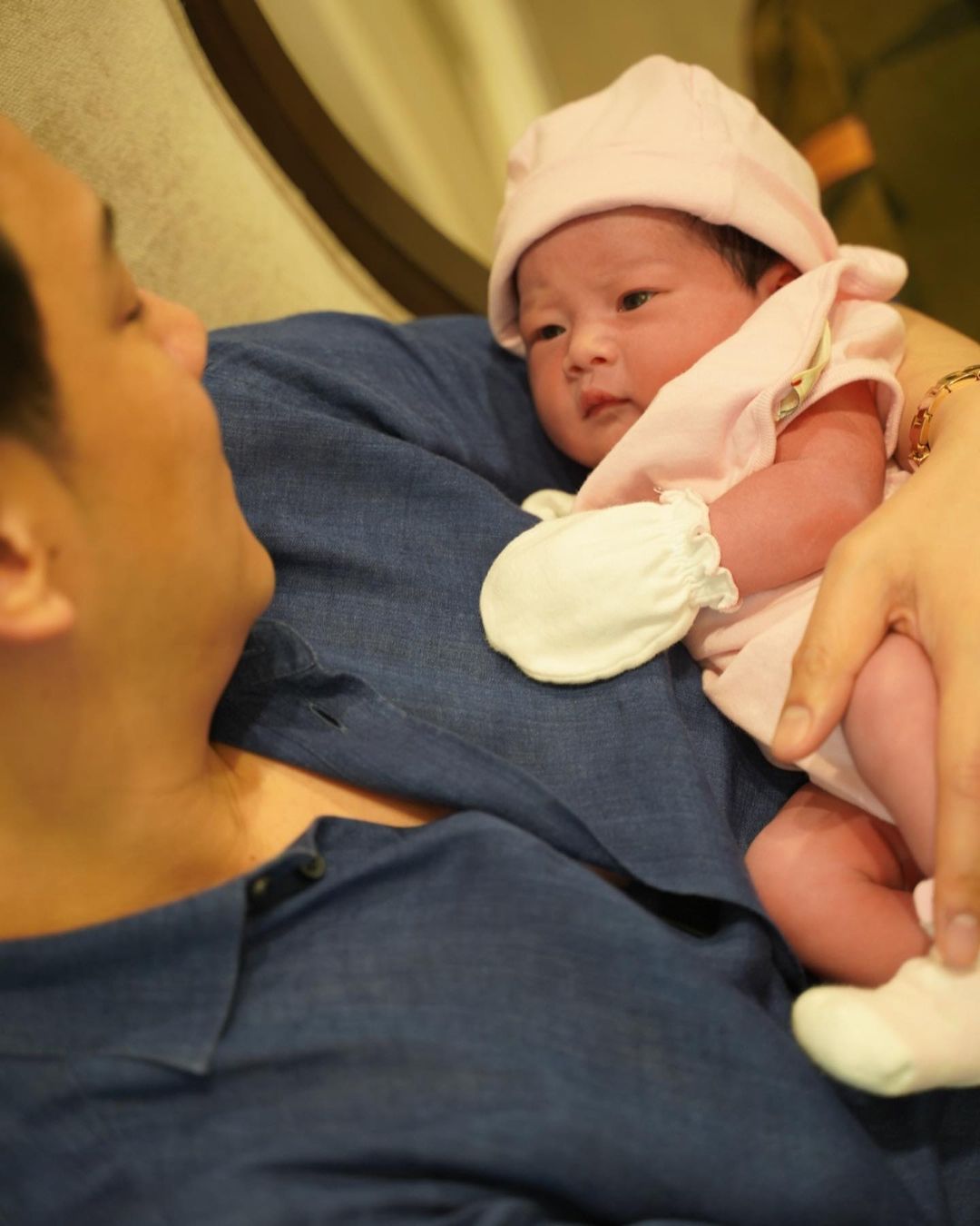 ฟลุค - นาตาลี เผยภาพน่ายินดี ต้อนรับลูกสาว ลืมตาดูโลก ฟลุค - นาตาลี เผยภาพน่ายินดี ต้อนรับลูกสาว ลืมตาดูโลก