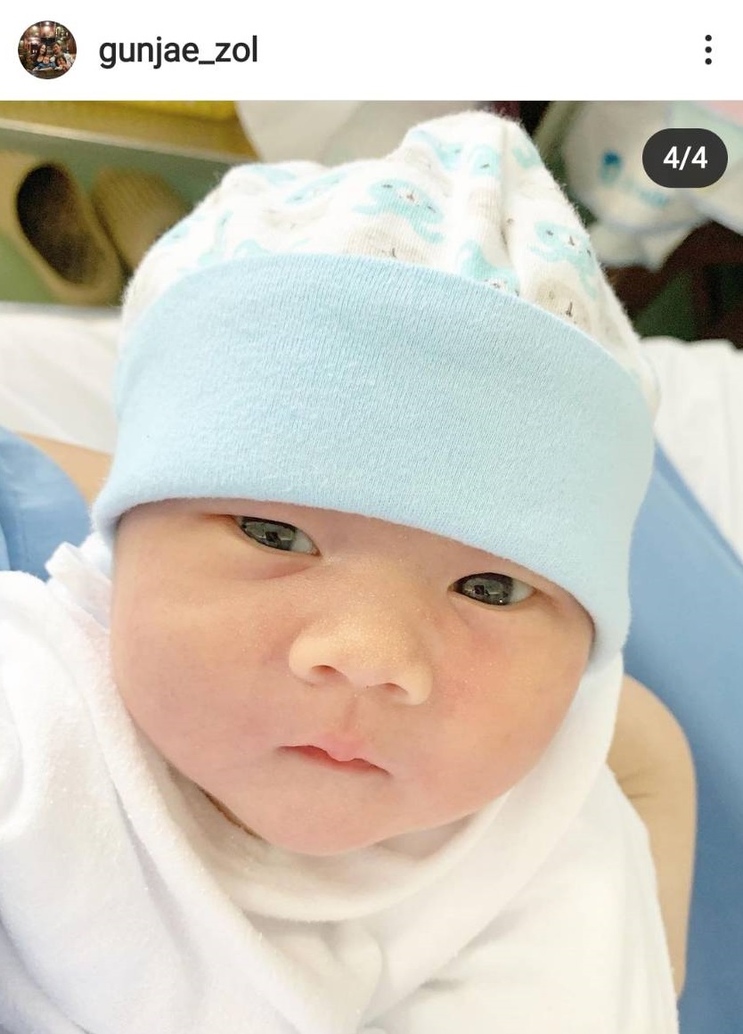 สุดปลื้ม กุญแจซอล คลอดลูกคนที่ 3 แล้ว พร้อมตั้งชื่อสุดเก๋จนชาวเน็ตแห่ชม สุดปลื้ม กุญแจซอล คลอดลูกคนที่ 3 แล้ว พร้อมตั้งชื่อสุดเก๋จนชาวเน็ตแห่ชม