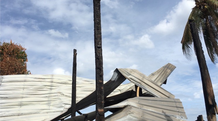 สว.สร้างบ้านมอบรอยยิ้มสู่ชุมชนให้หญิงพิการวัย 70 ปี และครอบครัวบ้านไฟไหม้