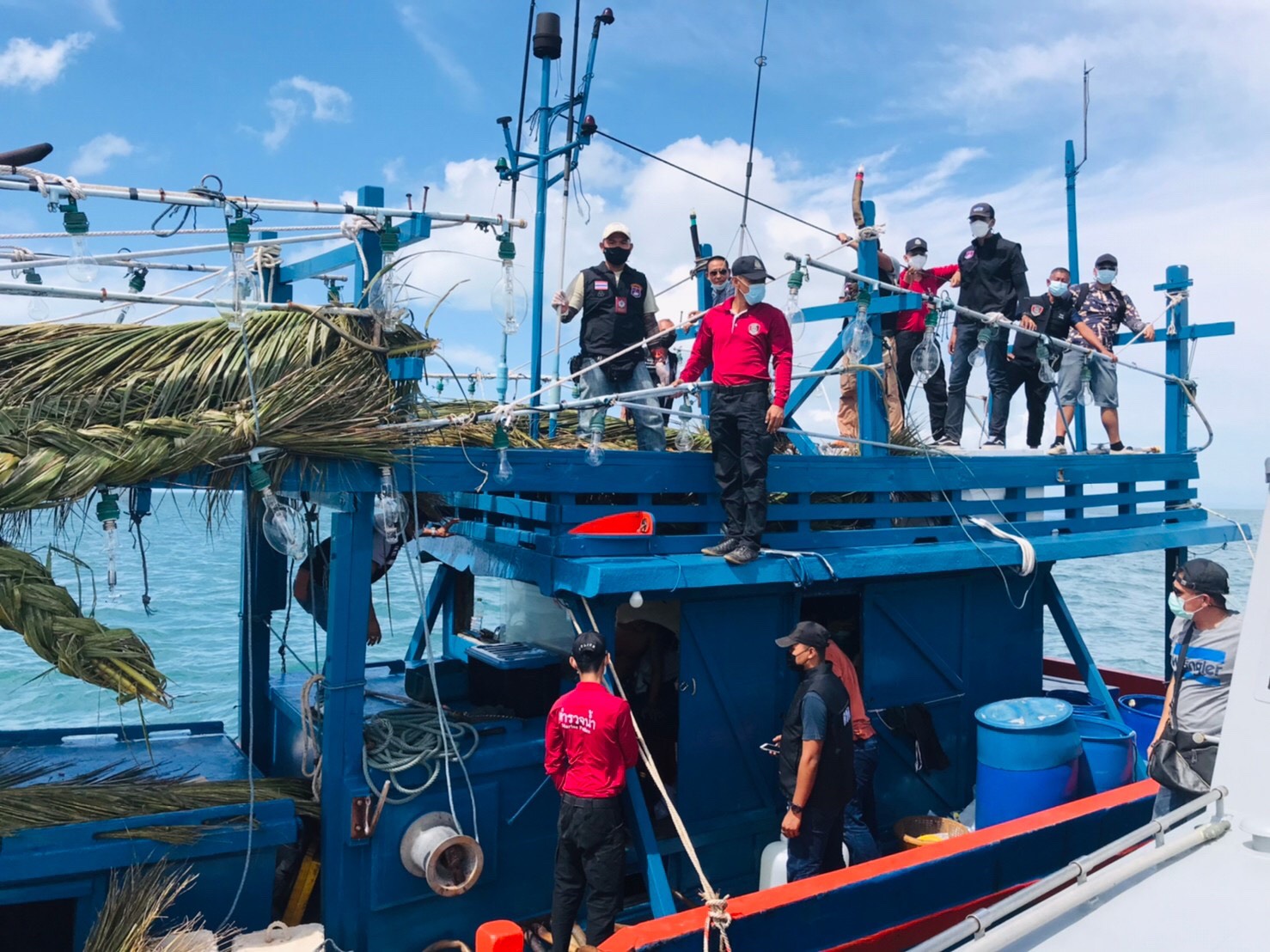 ตำรวจน้ำสตูล ยึดไอซ์กลางทะเล มูลค่า 6 ล้านบาท ตำรวจน้ำสตูล ยึดไอซ์กลางทะเล มูลค่า 6 ล้านบาท