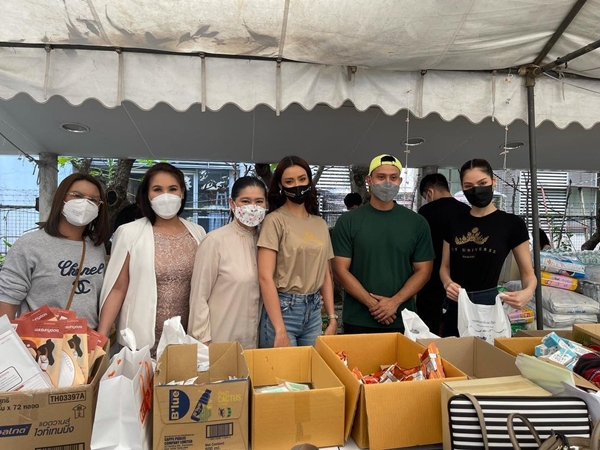 ปุ้ย ปิยาภรณ์ ชวน อแมนด้า-พรฟ้า แพคสิ่งของ พร้อมทำข้าวกล่องให้บุคลากรทางการแพทย์ ปุ้ย ปิยาภรณ์ ชวน อแมนด้า-พรฟ้า แพคสิ่งของ พร้อมทำข้าวกล่องให้บุคลากรทางการแพทย์