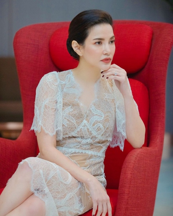 “อ้อม พิยดา” ขอร้องห้ามแฟนคลับมารอหน้าห้องจัดรายการ หวั่นติดโควิด-19 (มีคลิป) “อ้อม พิยดา” ขอร้องห้ามแฟนคลับมารอหน้าห้องจัดรายการ หวั่นติดโควิด-19 (มีคลิป)