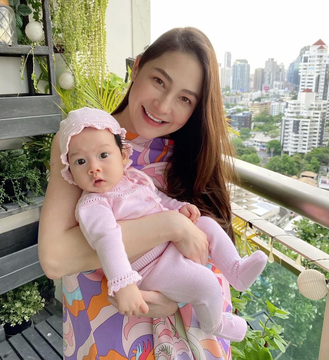 4 โมเมนต์คนบันเทิง กับบทบาทหน้าที่ คุณแม่ ปีแรก 4 โมเมนต์คนบันเทิง กับบทบาทหน้าที่ คุณแม่ ปีแรก