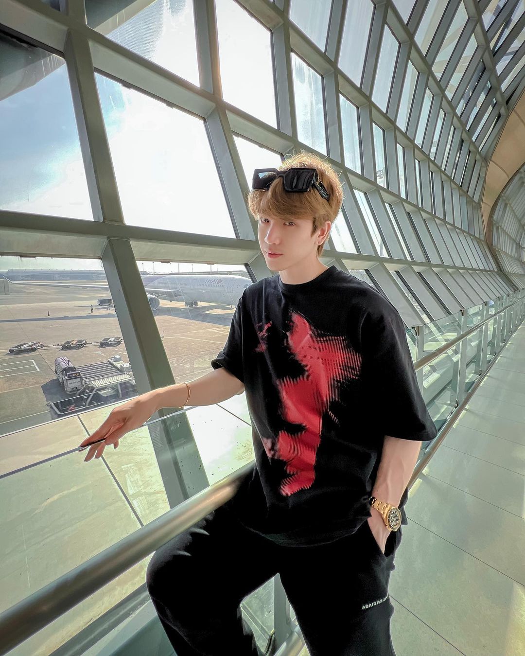 ชาวเน็ตถาม ตงตง กฤษกร เปิดตัวรักใหม่? หลังมีภาพดินเนอร์กับสาวสวย