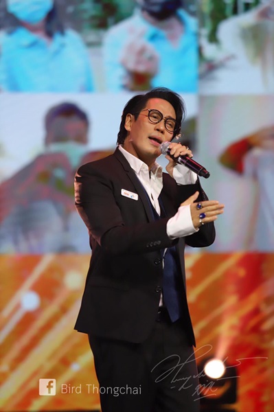 เบิร์ด ธงไชย โพสต์ไว้อาลัย พรศักดิ์ ส่องแสง ครั้งนึงเคยร่วมงานกัน เบิร์ด ธงไชย โพสต์ไว้อาลัย พรศักดิ์ ส่องแสง ครั้งนึงเคยร่วมงานกัน