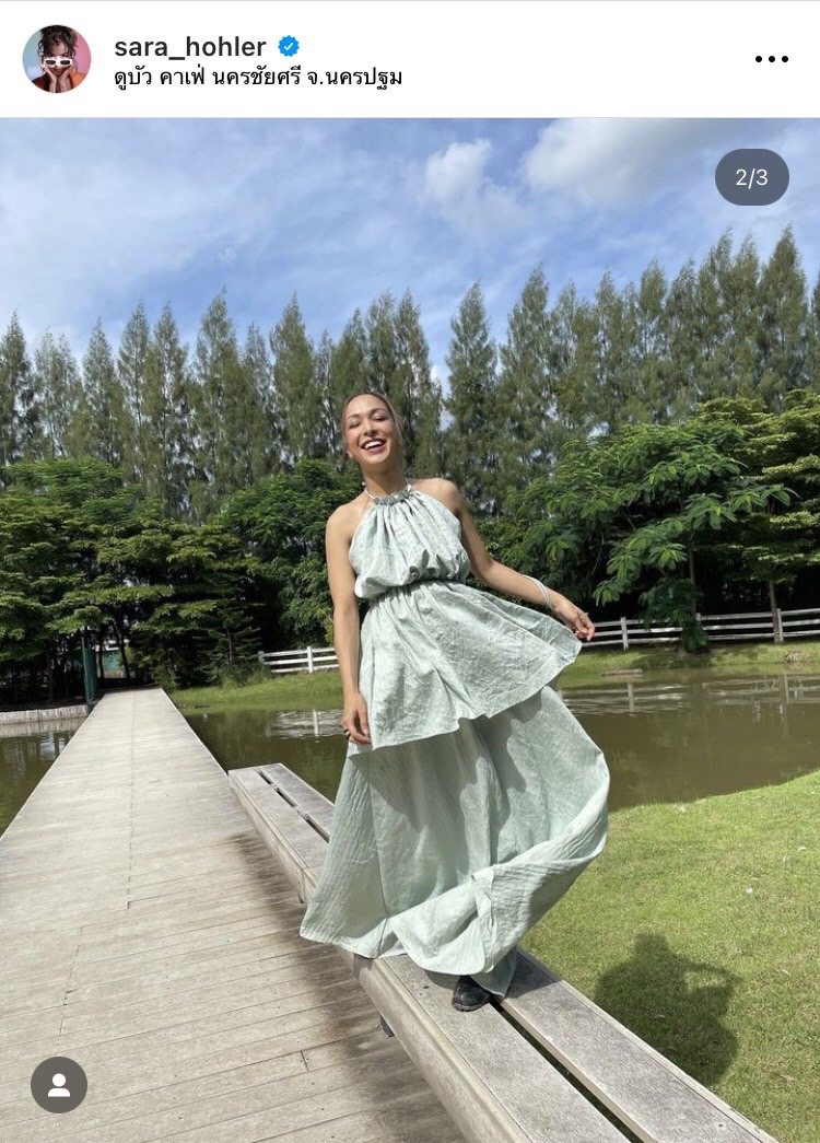 ส่องความน่ารัก ซาร่า โฮเลอร์ อุ้มลูกสาวรับวิตามินดียามเช้า 