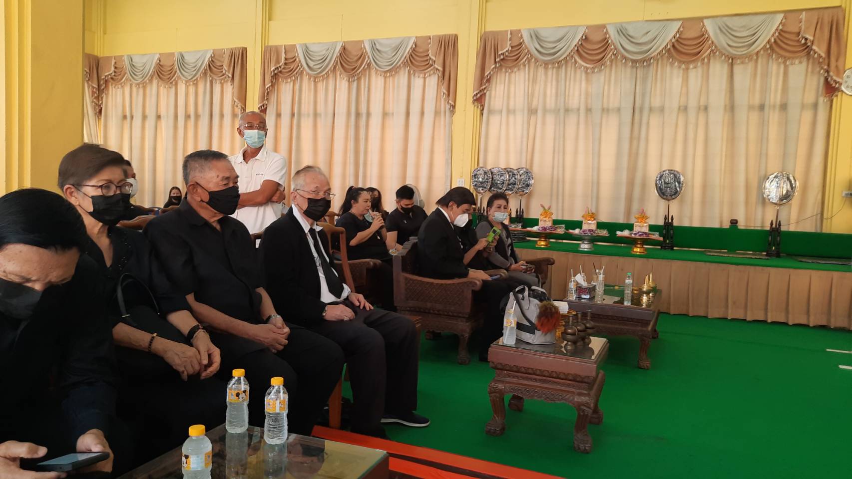 บรรยากาศพิธีรดน้ำศพ ไพโรจน์ ใจสิงห์ ครอบครัวและคนบันเทิงร่วมอาลัยคับคั่ง บรรยากาศพิธีรดน้ำศพ ไพโรจน์ ใจสิงห์ ครอบครัวและคนบันเทิงร่วมอาลัยคับคั่ง