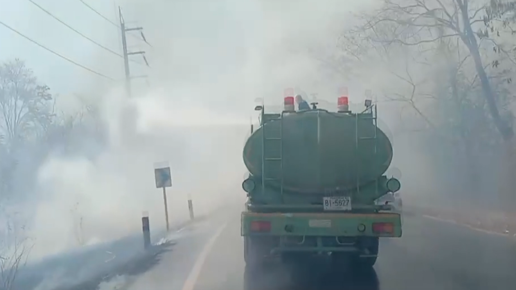 ไฟป่าพิษณุโลก ไหม้ยกภูเขาในอ.บ่อโพธิ์ จนท.เร่งดับ ไฟป่าพิษณุโลก ไหม้ยกภูเขาในอ.บ่อโพธิ์ จนท.เร่งดับ