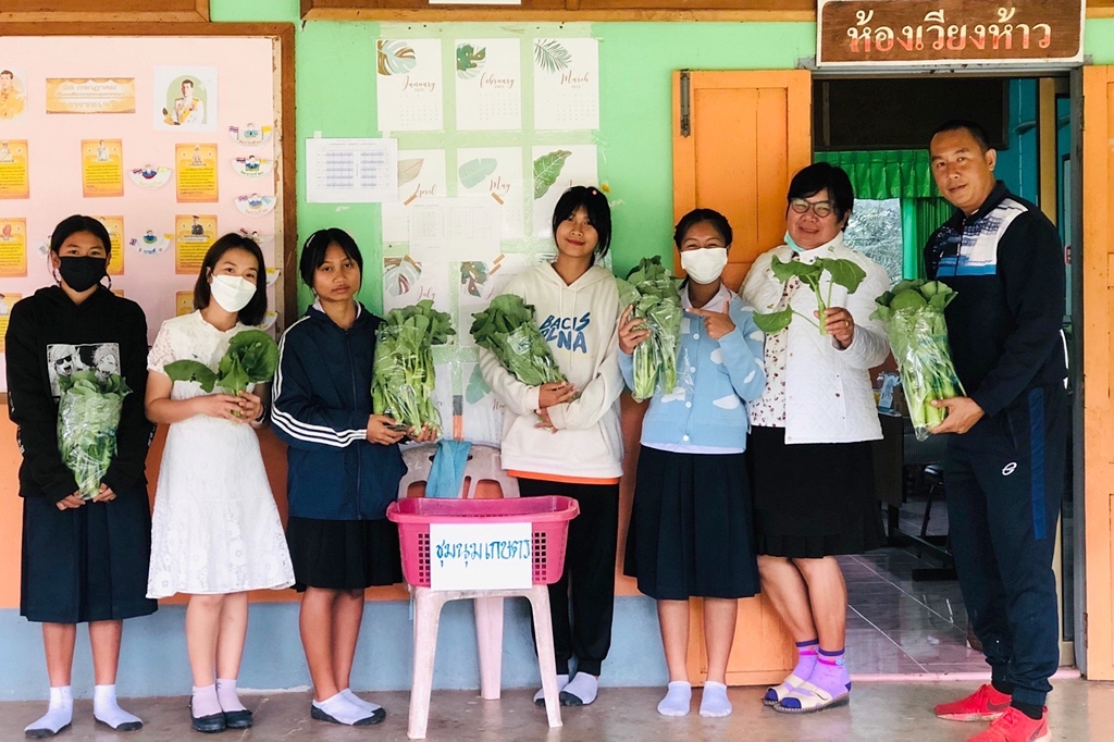 “โครงการเลี้ยงไก่ไข่เพื่ออาหารกลางวันนักเรียน”  คลังอาหารของน้องๆ ร.ร.เวียงห้าววิทยา จ. เชียงราย