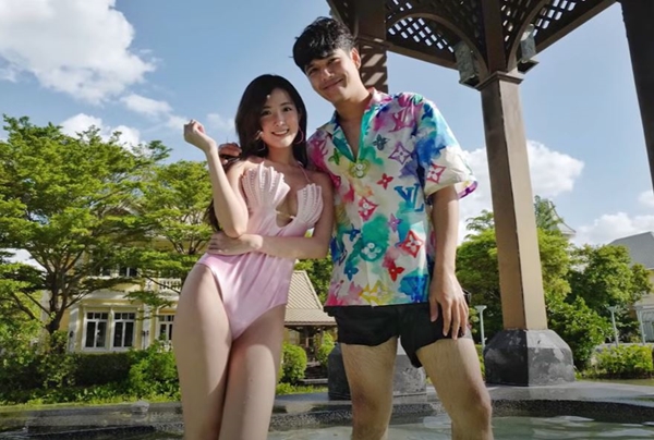 ชาวเน็ตจวก!! นิกกี้ - แจ็ค เอาชุดบิกินี่ เบียร์ เดอะวอยซ์มาถูหน้า ไม่ต่างจากการคุกคามทางเพศ