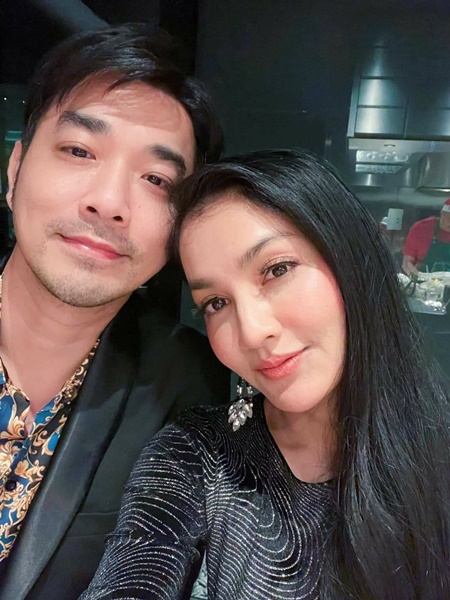 “เจมส์ เรืองศักดิ์” เซอร์ไพรส์วันเกิดภรรยา มอบโฉนดที่ดิน รวมมูลค่ากว่า 85 ล้านบาท!!