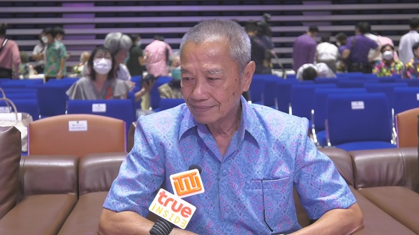 พ่อรอง เค้ามูลคดี 75 ปี ยังสนุกกับการทำงาน (มีคลิป) พ่อรอง เค้ามูลคดี 75 ปี ยังสนุกกับการทำงาน (มีคลิป)