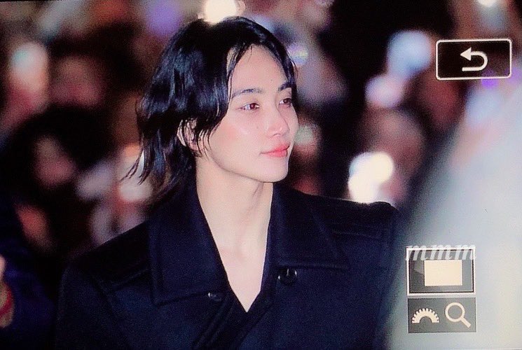 ฮอตไฟลุกที่ปารีส!! 'เตนล์ ชิตพล-จองฮัน SEVENTEEN' ในลุคเซ็กซี่ร่วมชมแฟชั่นโชว์ YSL