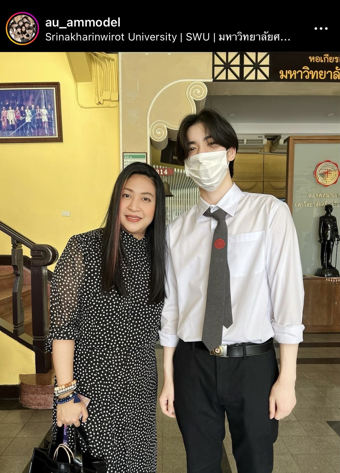 ลุคนักศึกษา ยอร์ช ยงศิลป์ ออร่าพุ่งกระจาย สวมชุดนิสิต กลับมาเรียนแล้ว! ลุคนักศึกษา ยอร์ช ยงศิลป์ ออร่าพุ่งกระจาย สวมชุดนิสิต กลับมาเรียนแล้ว!