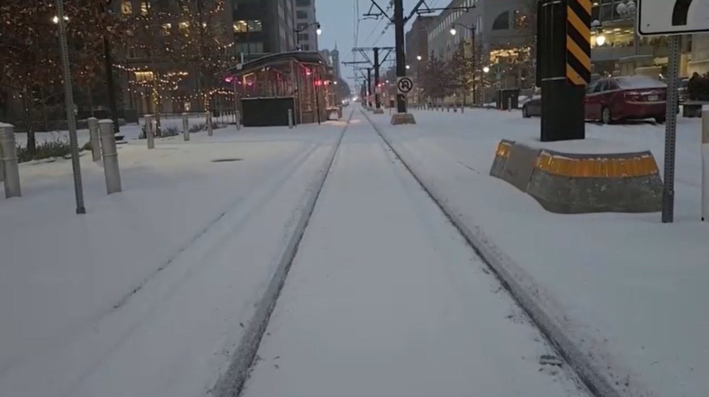 พายุฤดูหนาวถล่มสหรัฐฯ เตือนหิมะอาจตกหนักมากกว่า 1 ฟุต