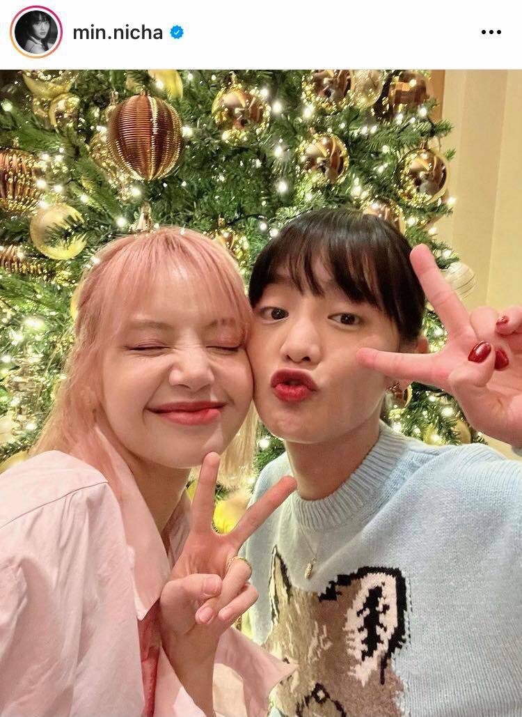 คิวต์ไม่ไหว!! เก็บตก ‘ลิซ่า, มินนี่, เนเน่, สร’ ฉลองคริสต์มาสในต่างแดน