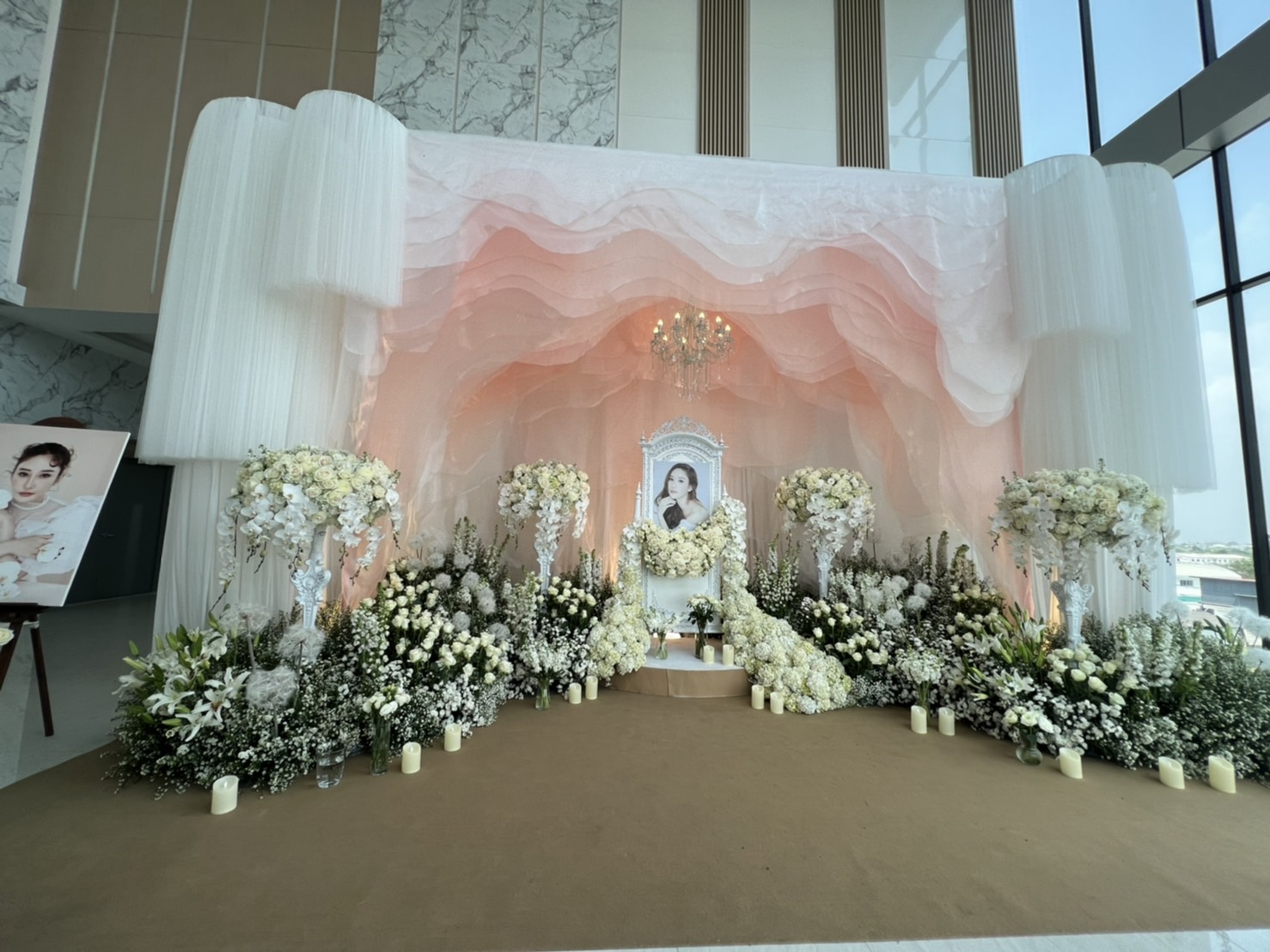 กระติ๊บ ชวัลกร รู้สึกเป็นเกียรติที่ได้ทำหน้าที่พิธีกรงานไว้อาลัย แตงโม นิดา กระติ๊บ ชวัลกร รู้สึกเป็นเกียรติที่ได้ทำหน้าที่พิธีกรงานไว้อาลัย แตงโม นิดา