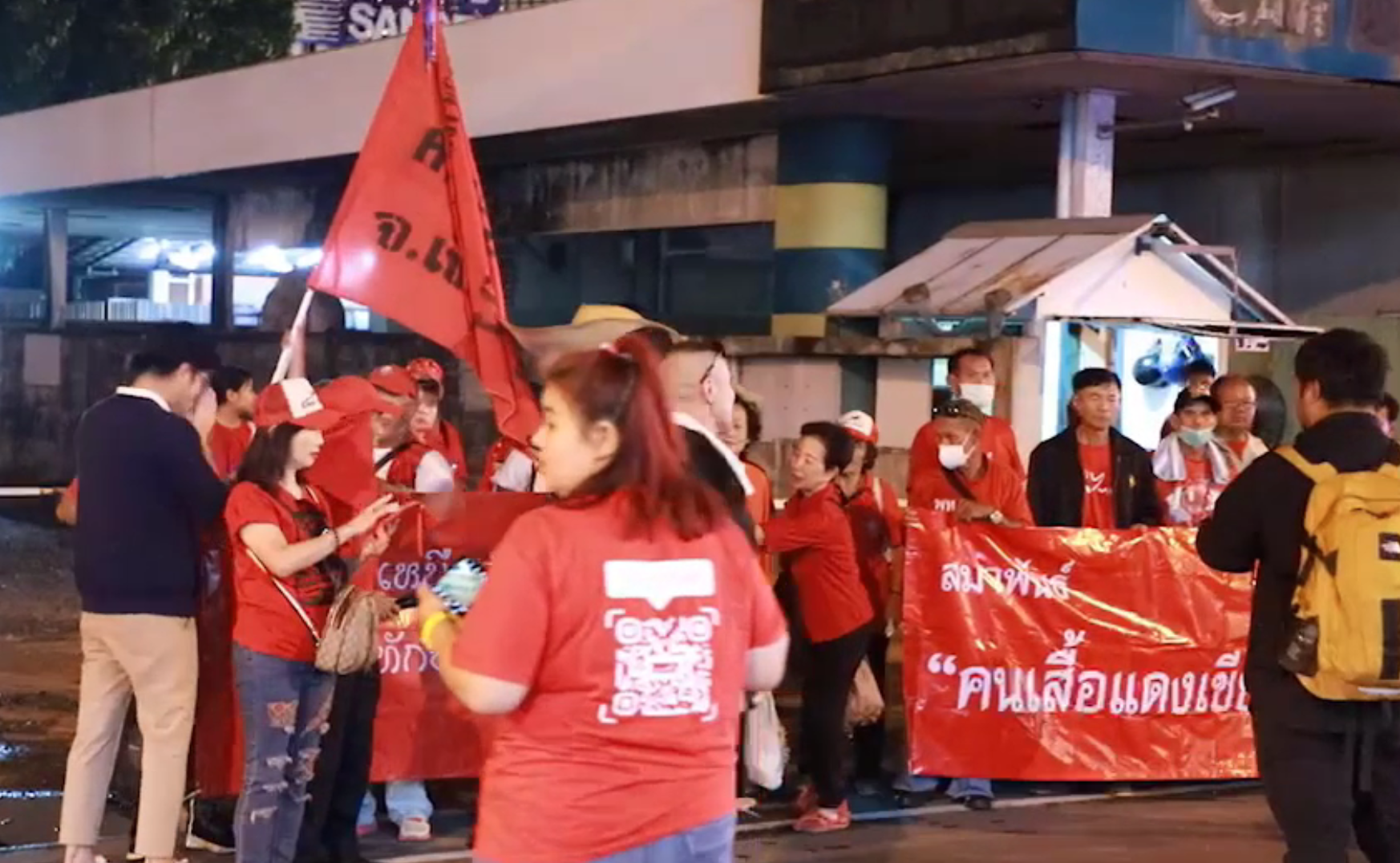 “ทักษิณกลับไทย” เปิดภาพบรรยากาศล่าสุด!สนามบินดอนเมือง สื่อเกาะติด
