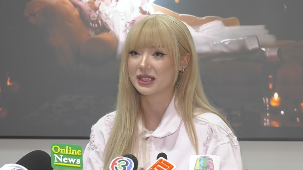 “พลอยชมพู” ปล่อยโฮไร้งานนาน 2 ปี เตรียมยื่นฟ้องต้นสังกัดเก่า    (มีคลิป)