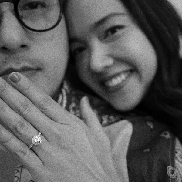 จอย ชลธิชา ควงแฟนหนุ่ม โต้ง เข้าพิธีหมั้นหมาย