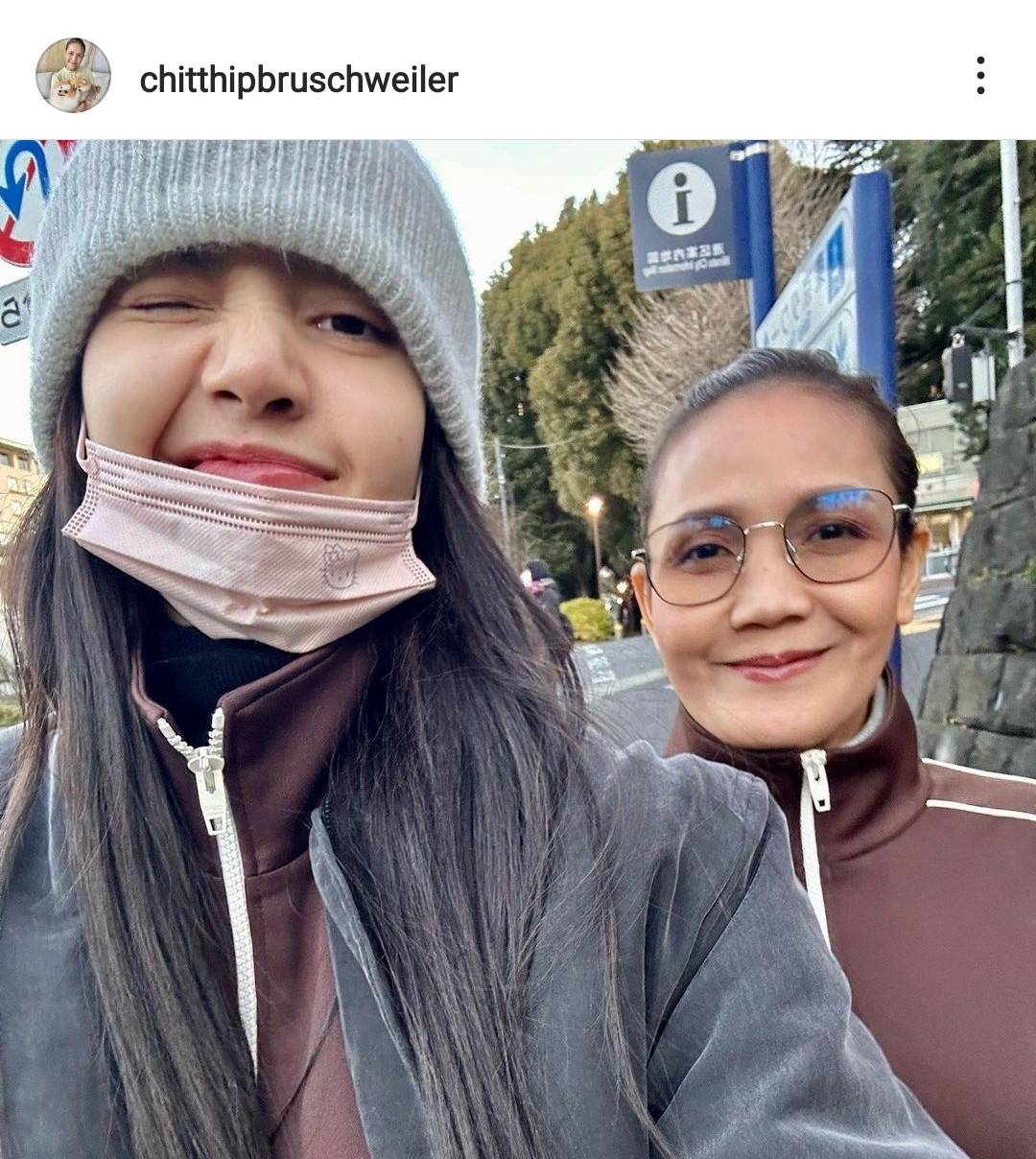 เที่ยวกับลูกก็จะประมาณนี้ คุณแม่ ลิซ่า BLACKPINK แชร์โมเมนต์เที่ยวญี่ปุ่น เที่ยวกับลูกก็จะประมาณนี้ คุณแม่ ลิซ่า BLACKPINK แชร์โมเมนต์เที่ยวญี่ปุ่น