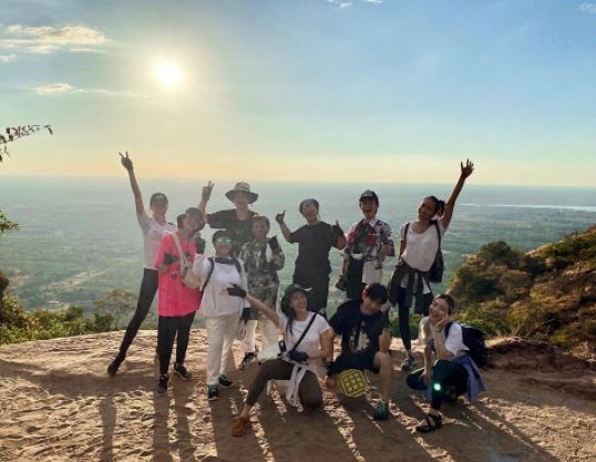 เบลล่า ราณี จับมือคุณแม่ปราณีขึ้นถ้ำนาคา ไหว้ขอพรพ่อปู่อือลือ