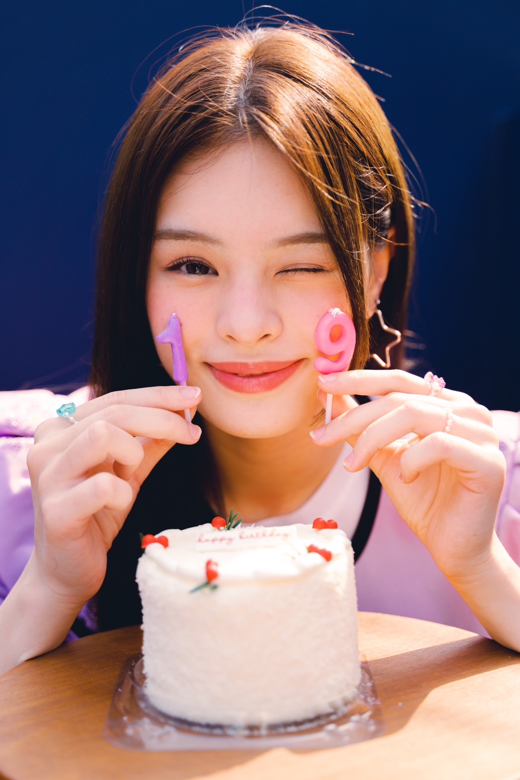 “แอลลี่” ฉลองวันเกิดวัย19 ปี ครอบครัวและแฟนคลับร่วมเซอร์ไพรส์ 