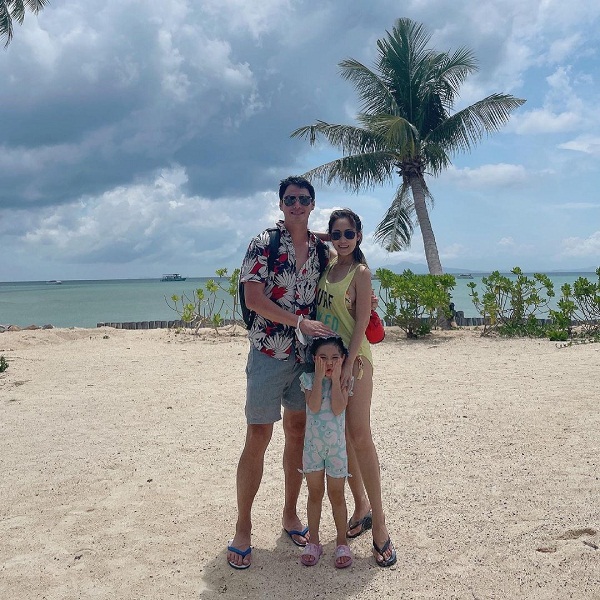 นาวิน ต้าร์ -ไฮโซน้ำหวาน ใช้ชีวิตที่หัวหินชั่วคราว  (มีคลิป)