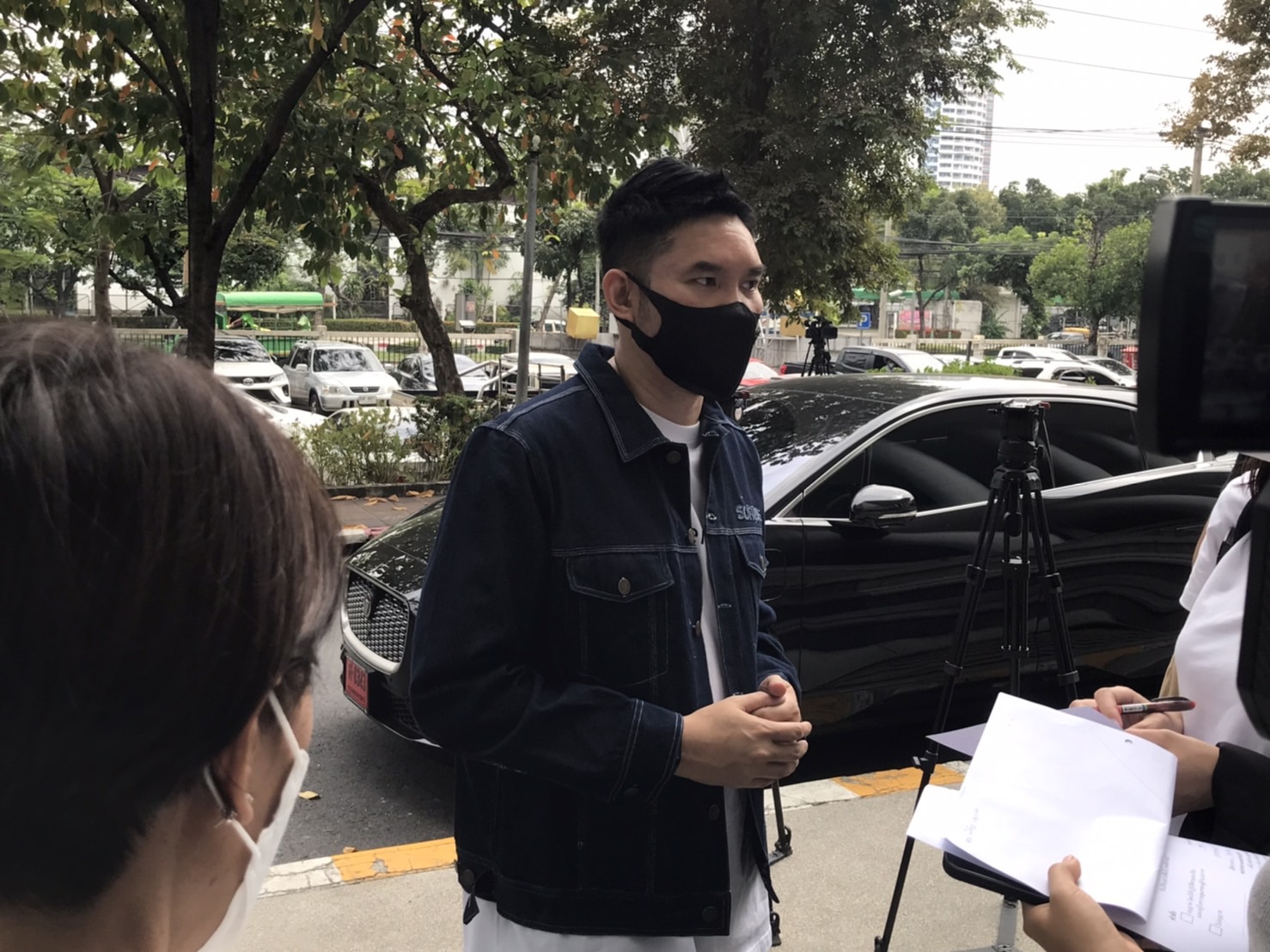 กอล์ฟ ปวีณ ร้องศาล ถูกกดดันจากเพื่อนบ้าน ทั้งที่สร้างบ้านบนพื้นที่ตัวเอง กอล์ฟ ปวีณ ร้องศาล ถูกกดดันจากเพื่อนบ้าน ทั้งที่สร้างบ้านบนพื้นที่ตัวเอง