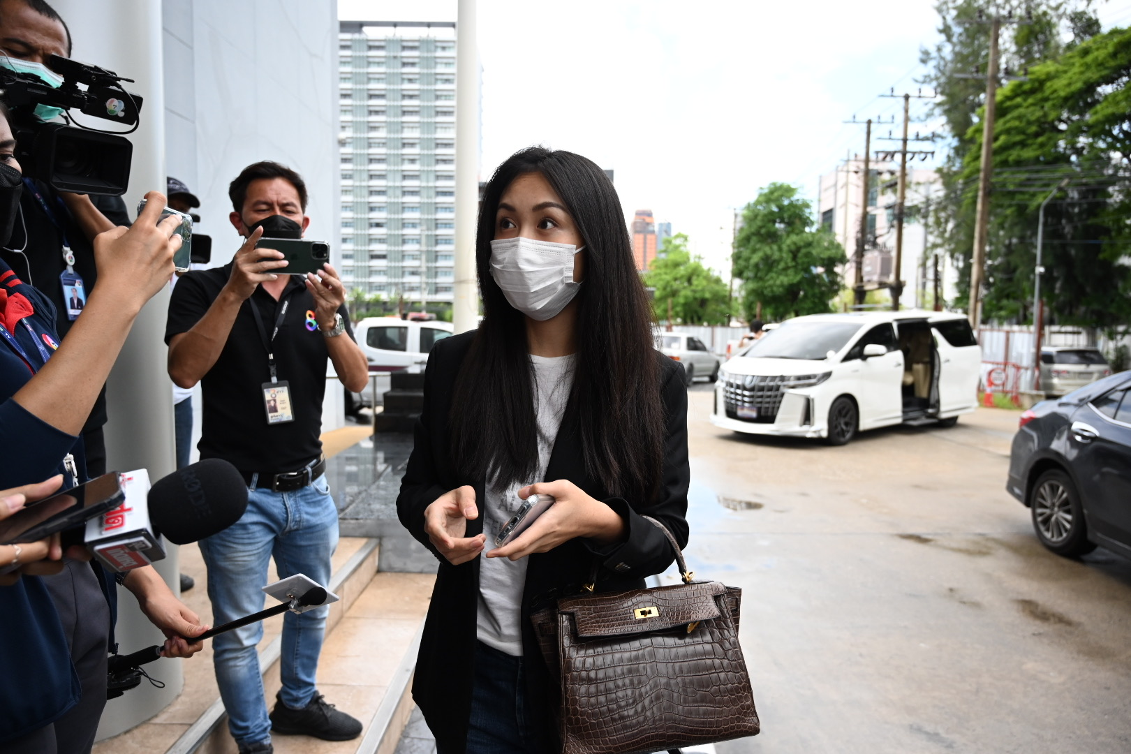 แซน วิศาพัช รับทราบข้อหา หมิ่นประมาท หนิง ปณิตา ลั่น! แจ้งความกลับแน่ หากไม่เป็นความจริง แซน วิศาพัช รับทราบข้อหา หมิ่นประมาท หนิง ปณิตา ลั่น! แจ้งความกลับแน่ หากไม่เป็นความจริง