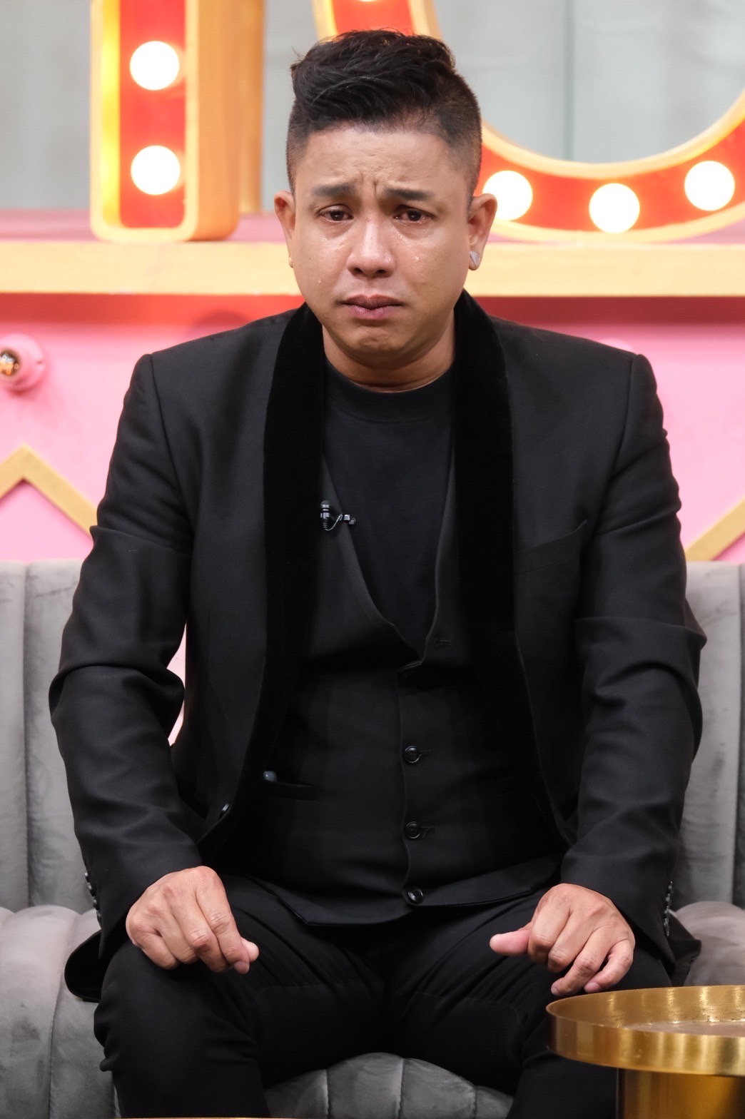 4 ปี ไร้งานเพราะข่าวฉาว จั๊กกะบุ๋ม กลั้นน้ำตาไม่อยู่ เป็ด เชิญยิ้ม ให้โอกาส วอนขอทำงานใช้หนี้