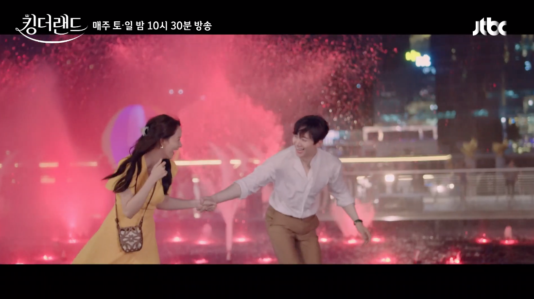 สวีททั่วกรุง!! ‘จุนโฮ - ยุนอา’ พระนางซีรีส์ King the Land กับฉากหวานในเมืองไทย สวีททั่วกรุง!! ‘จุนโฮ - ยุนอา’ พระนางซีรีส์ King the Land กับฉากหวานในเมืองไทย