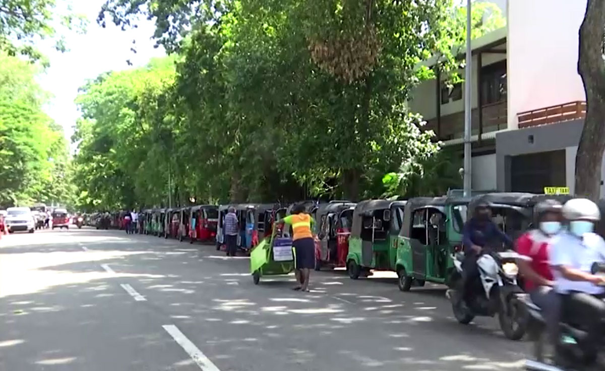 ศรีลังกาห้ามเติมน้ำมันรถที่ไม่จำเป็น 2 สัปดาห์-ขึ้นค่าไฟ 800% ศรีลังกาห้ามเติมน้ำมันรถที่ไม่จำเป็น 2 สัปดาห์-ขึ้นค่าไฟ 800%