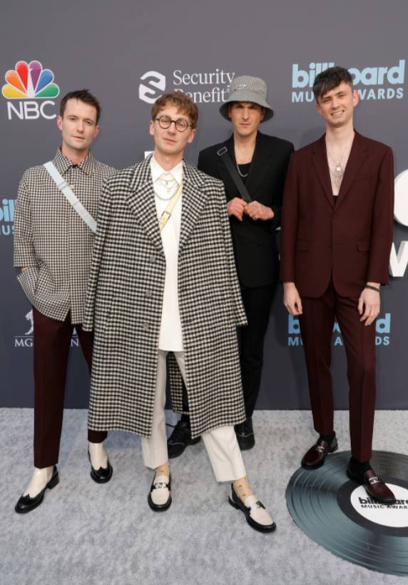เมแกน ฟ๋อกซ์ และ Machine Gun Kelly นำทีมคนดังสร้างสีสันบนงานพรมแดง Billboard Music Awards ปี 2022