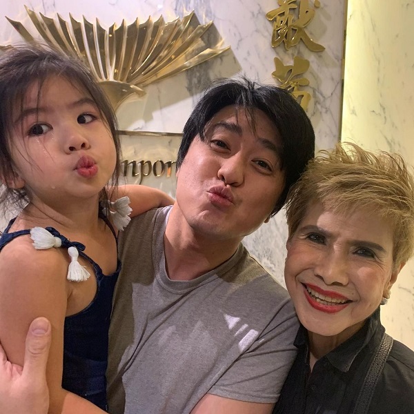 อั๋น ศราวุธ สูญเสียคุณแม่ เจนนี่ โพสต์เศร้า ไม่คิดว่าจะเป็นกอดสุดท้าย (มีคลิป) อั๋น ศราวุธ สูญเสียคุณแม่ เจนนี่ โพสต์เศร้า ไม่คิดว่าจะเป็นกอดสุดท้าย (มีคลิป)