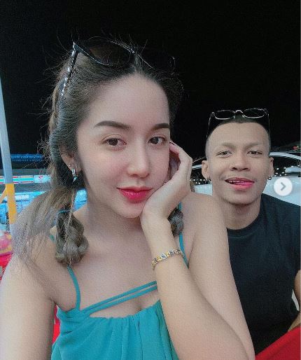 เปิดวาร์ป เมียโชครถแห่ สาวสวยหุ่นแซ่บ ดีกรีเคยเป็นนักร้อง