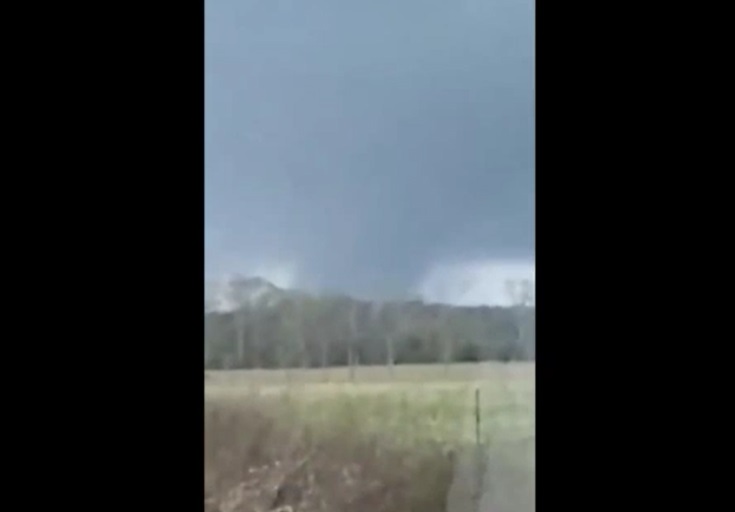 พายุทอร์นาโด 7 ลูก ถล่มสหรัฐฯ ปชช.กว่า 30,000 คนไม่มีไฟฟ้าใช้