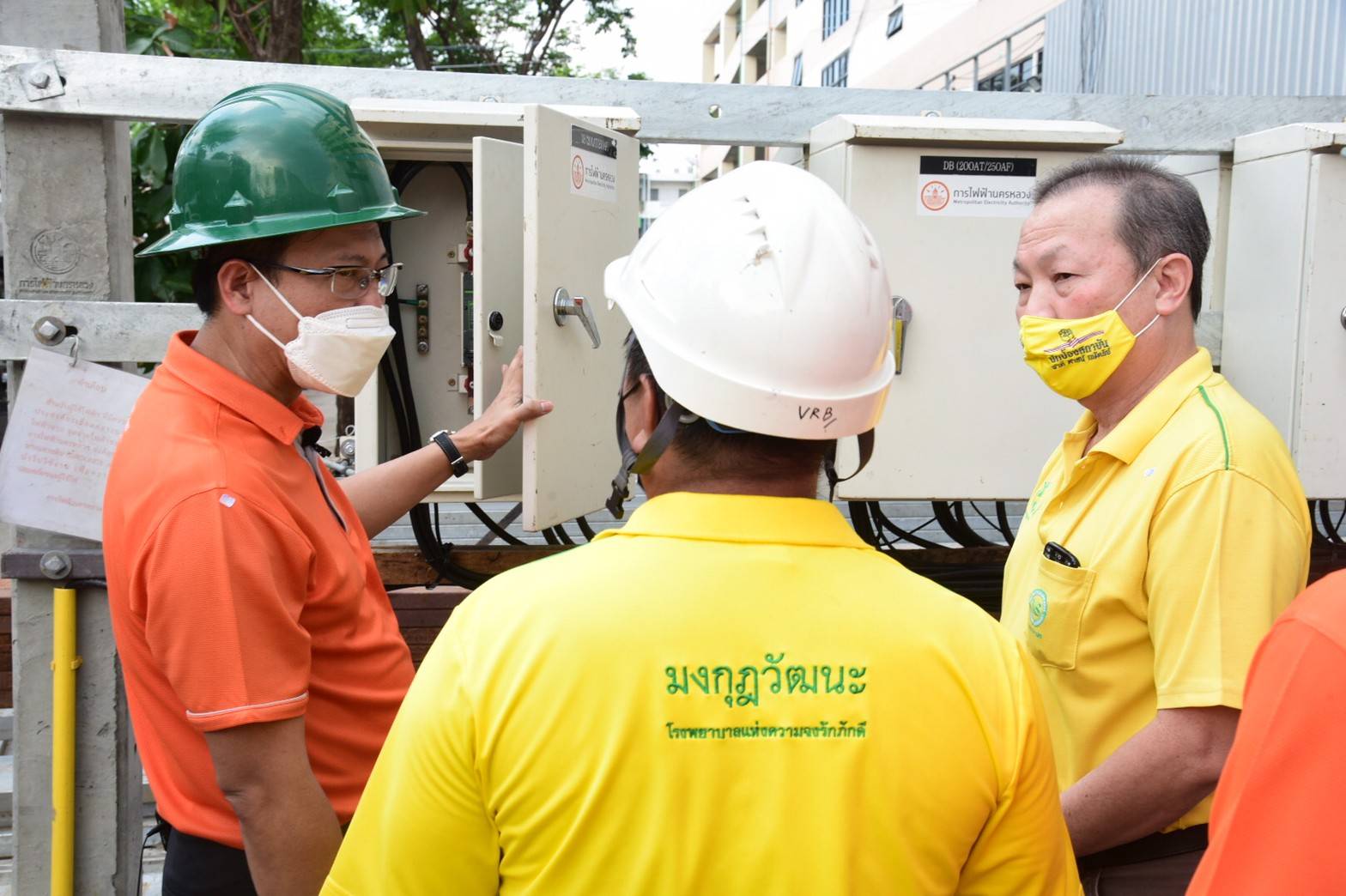 MEA ติดตั้งระบบไฟฟ้ารองรับ รพ.สนามพลังแผ่นดิน เพื่อพิชิตภัยโควิด-19 MEA ติดตั้งระบบไฟฟ้ารองรับ รพ.สนามพลังแผ่นดิน เพื่อพิชิตภัยโควิด-19