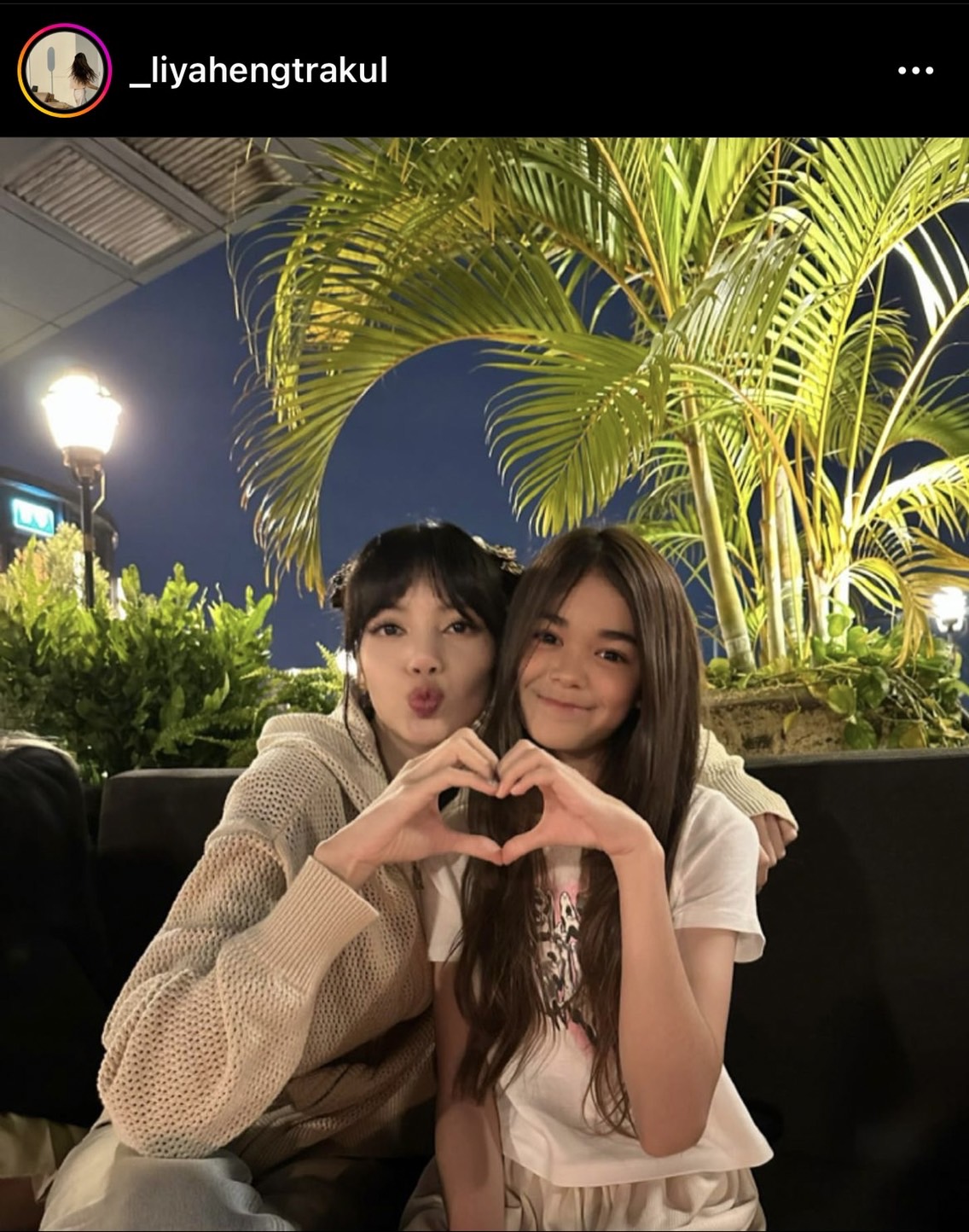 น้องลียา โผล่ถ่ายรูปคู่ พี่ลิซ่า ด้าน คุณแม่ธัญญ่าขอบคุณเดียร์น่าที่พาไปหา! น้องลียา โผล่ถ่ายรูปคู่ พี่ลิซ่า ด้าน คุณแม่ธัญญ่าขอบคุณเดียร์น่าที่พาไปหา!