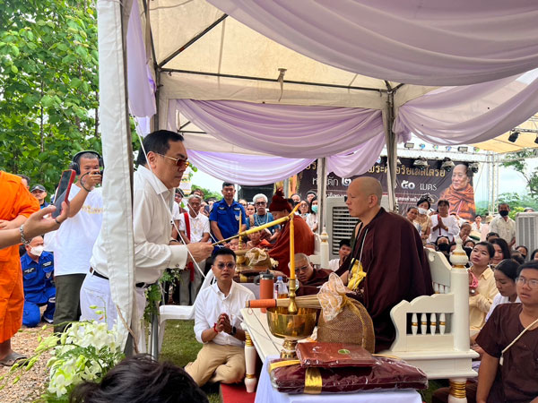 เกจิดังทั่วฟ้าเมืองไทย ร่วมพิธีสมโภชพระศรีอริยเมตไตรย ณ ลำปาง เกจิดังทั่วฟ้าเมืองไทย ร่วมพิธีสมโภชพระศรีอริยเมตไตรย ณ ลำปาง