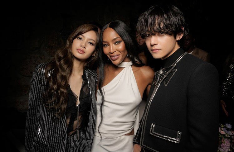 กระทบไหล่ไอดอลรัวๆ!! 'ป่าน ณิชาภัทร' พบ 'ลิซ่า - วี BTS - ฮยอนจิน Stray Kids' กระทบไหล่ไอดอลรัวๆ!! 'ป่าน ณิชาภัทร' พบ 'ลิซ่า - วี BTS - ฮยอนจิน Stray Kids'