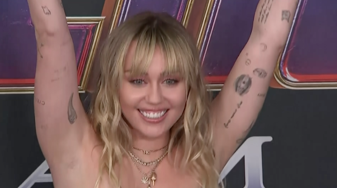 ให้หมายศาลแทนดอกไม้?!! ลือ 'เลียม เฮมส์เวิร์ธ' ฟ้อง 'ไมลีย์ ไซรัส' เพราะเพลง Flowers ให้หมายศาลแทนดอกไม้?!! ลือ 'เลียม เฮมส์เวิร์ธ' ฟ้อง 'ไมลีย์ ไซรัส' เพราะเพลง Flowers