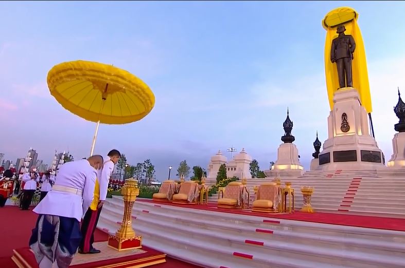 ในหลวง-พระราชินี เสด็จฯทรงเปิดพระบรมราชานุสาวรีย์ รัชกาลที่ 9